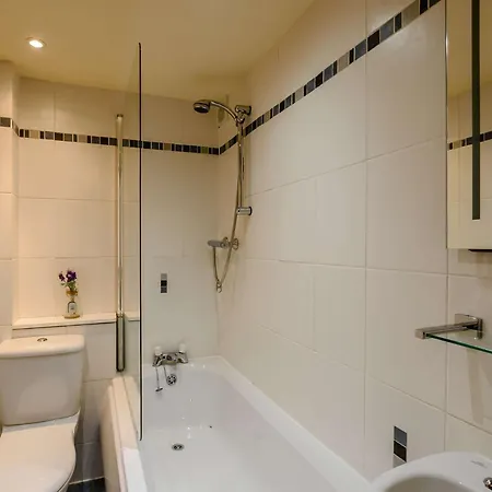 2 Bed In Lcc03 *