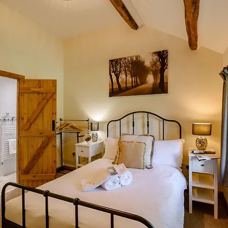 Holiday home 2 Bed In Lcc03 *